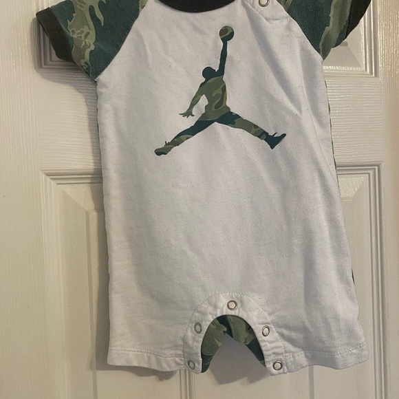 Jordan Baby Boy City of Flight Charlotte Romper - Picture 2 of 8